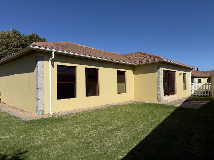 3 Bedroom Property for Sale in Sandbaai Western Cape